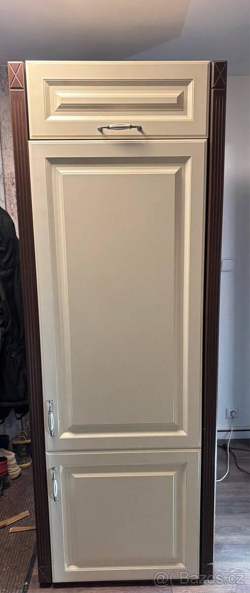 Vestavěná lednice Siemens + skříň - 4