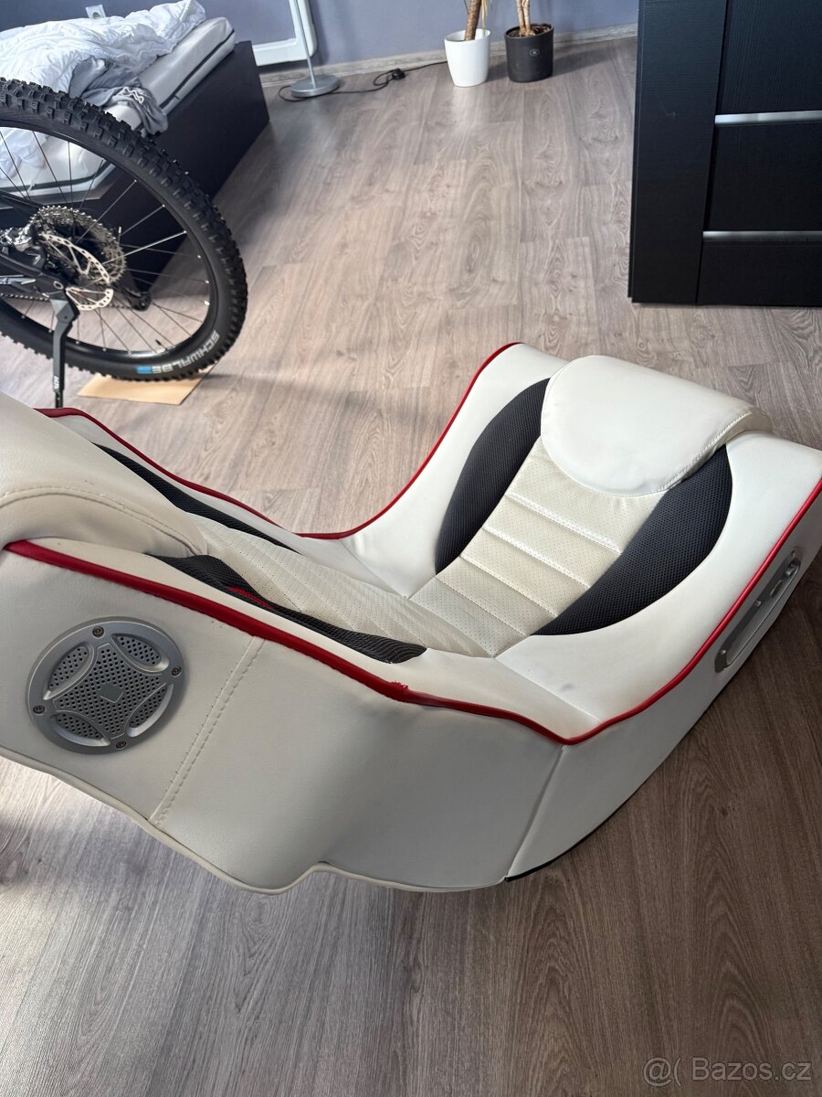 HERNÍ KŘESLO, vzhled kůže - 4