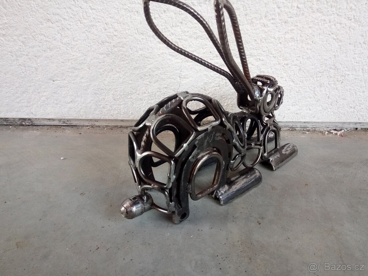 Kovová socha - Zajíc (prodej/pronájem) - 4