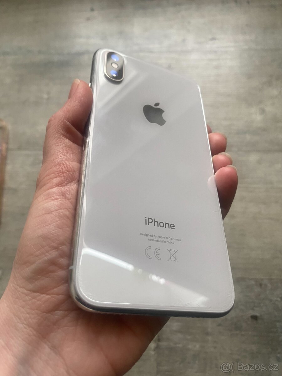 iPhone X 64GB bílý - 4