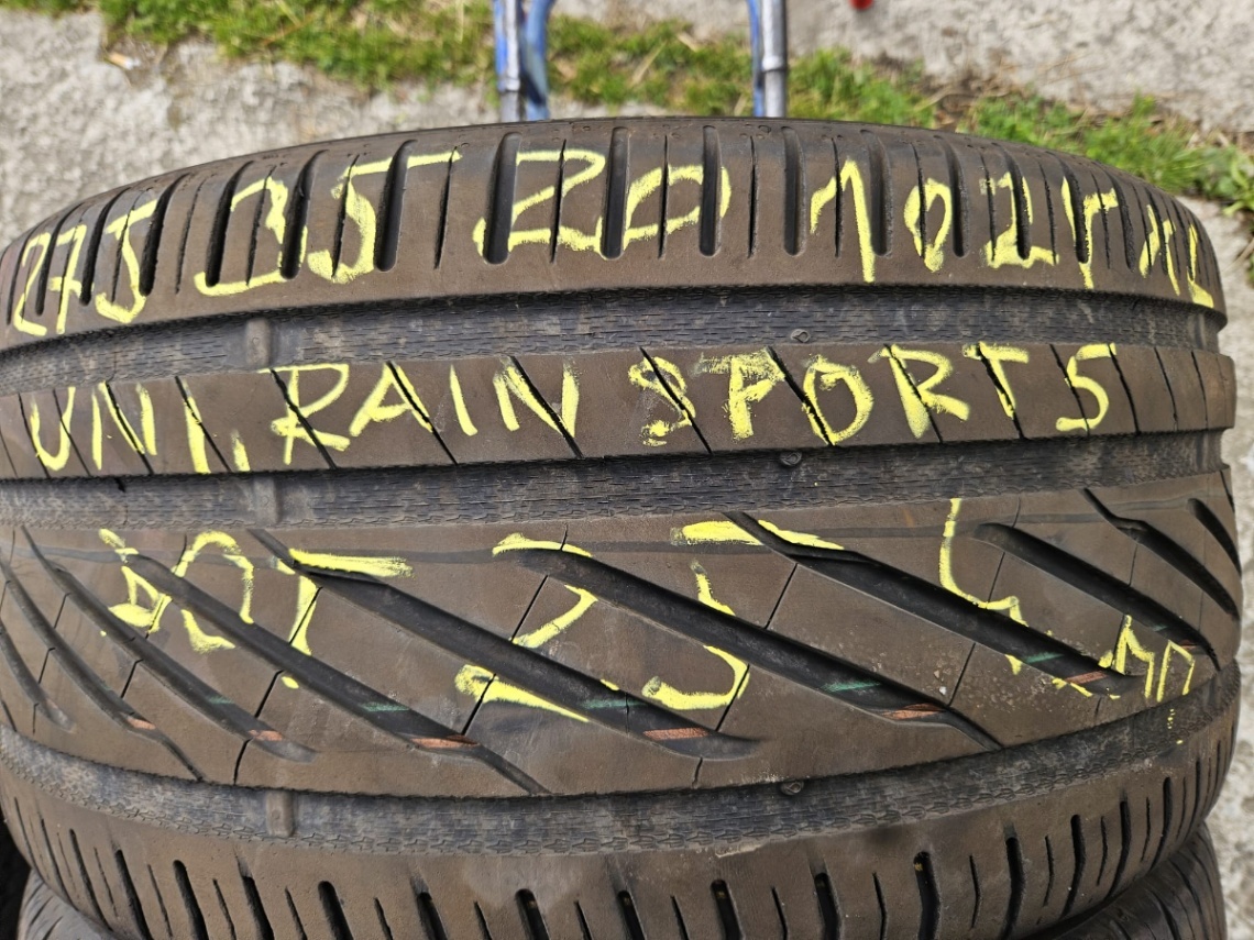 275/35R20 - 4