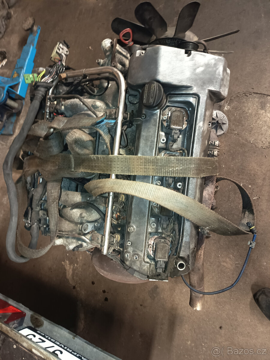 Motor m119 mercedes - 4
