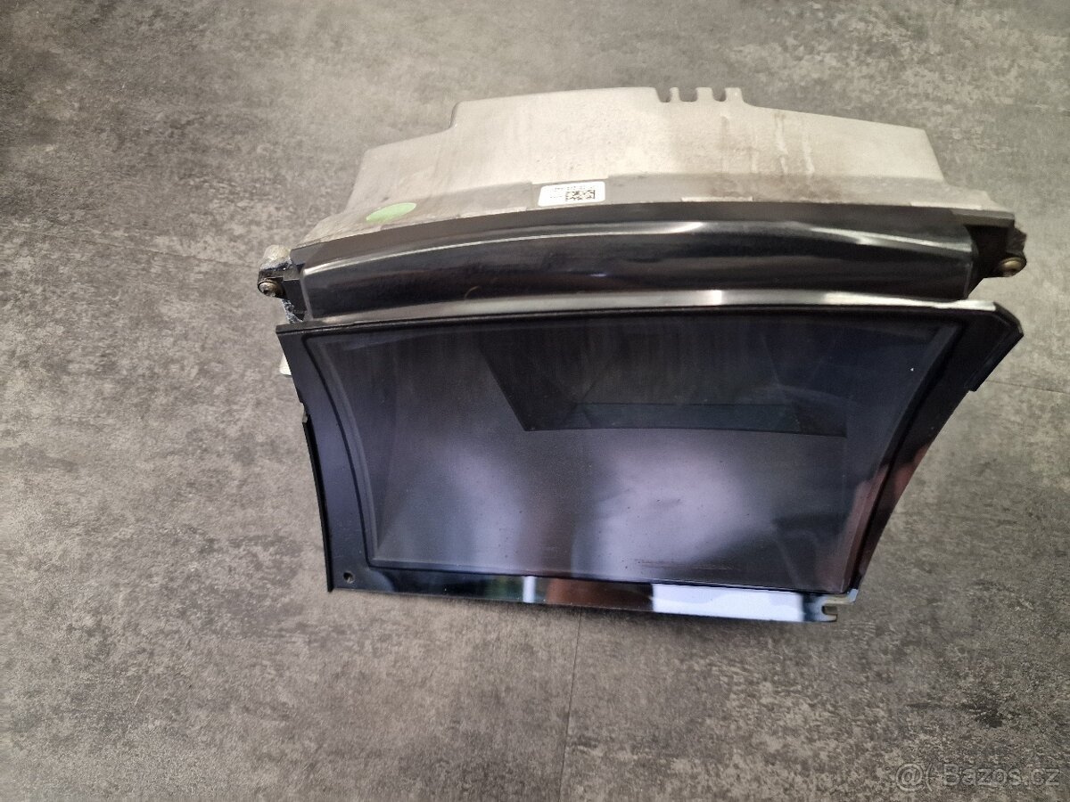 Mercedes C W205 interiér - 4