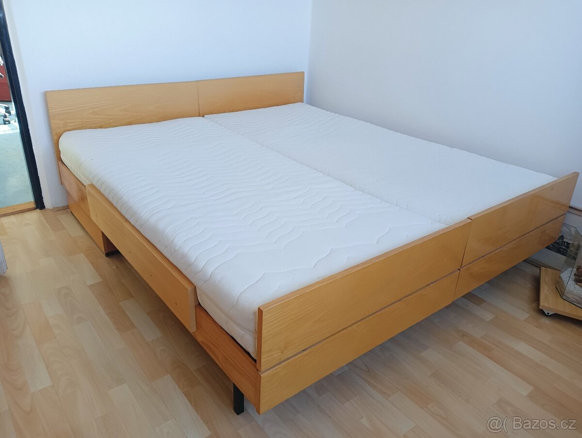 Skříň,toaletka, noční stolek,postele - 4