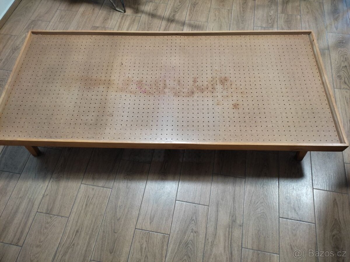 Válendy, skříňky, postele, staroýitmé postele po prababičce - 4