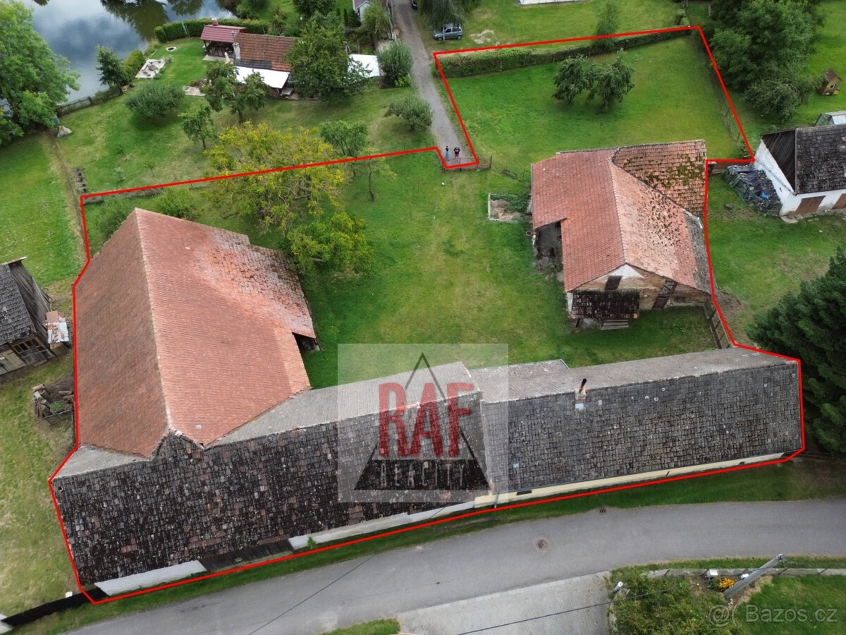 Prodej - zemědělská usedlost, stodoly, pozemky - Moravec - 4