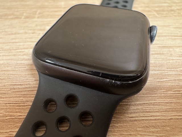 Apple Watch 6 44mm Nike - černé - 4