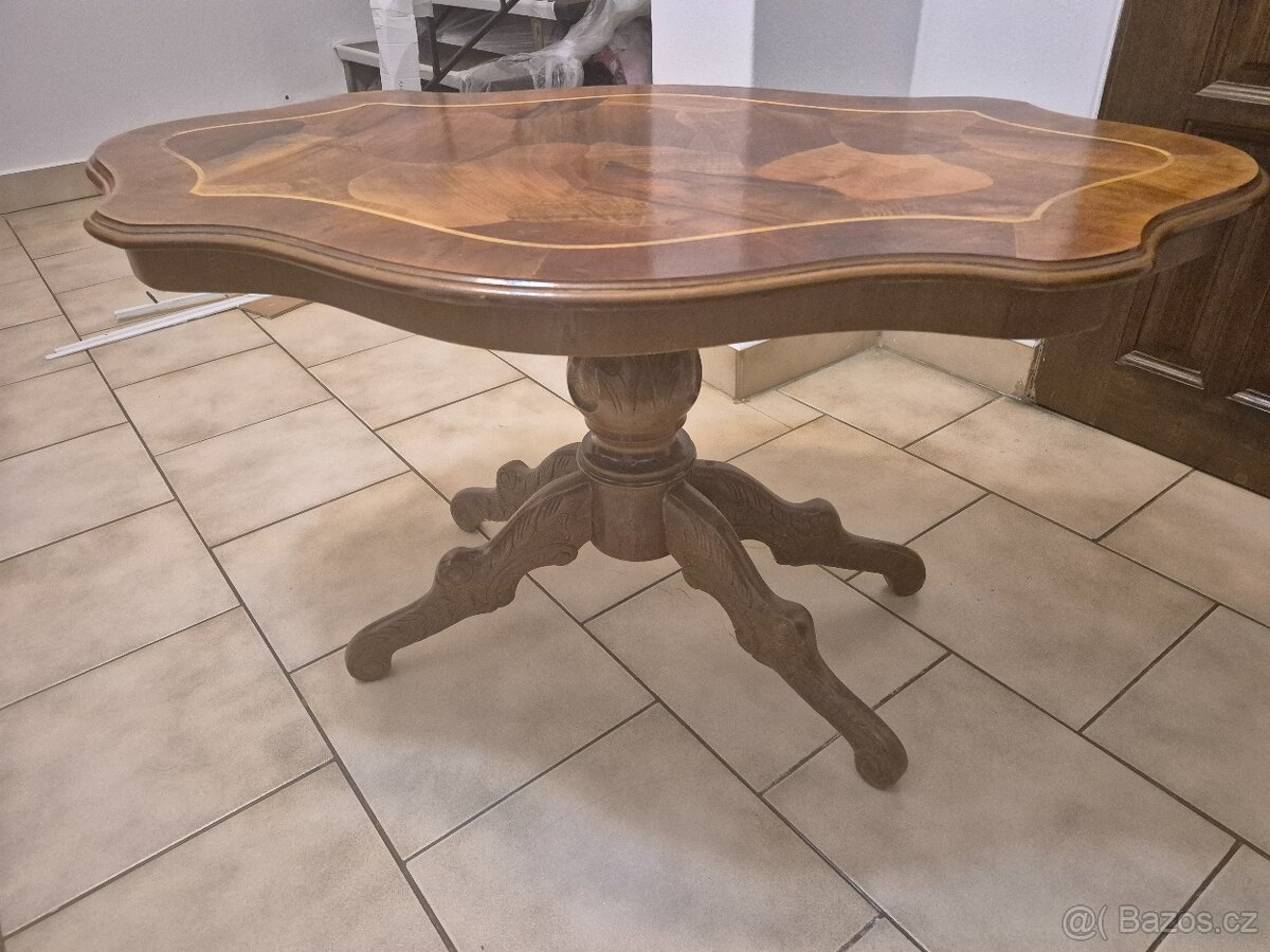 Stolek s intarzovanou kresbou - 4