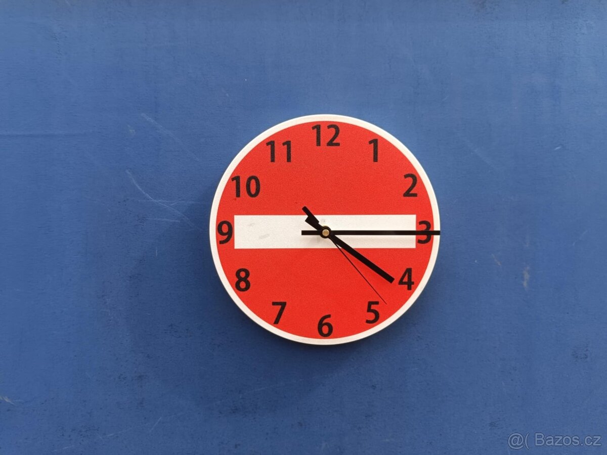 hodiny ve stylu dopravních značek - 4