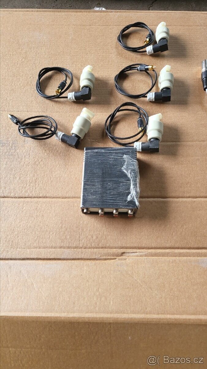 osmikanálový osciloskop s příslušenstvím - 4