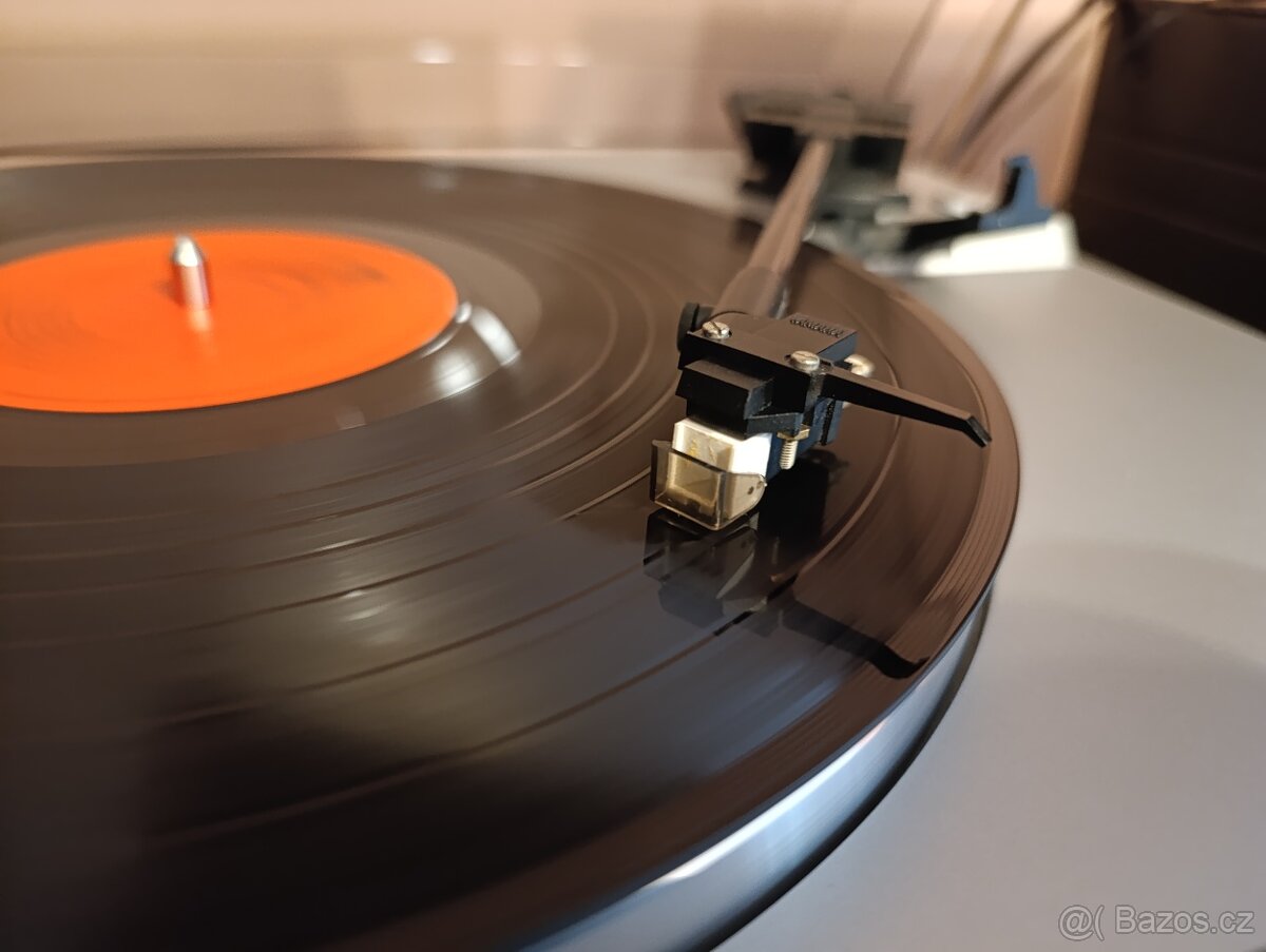 Gramofon Yamaha P-220 - 4