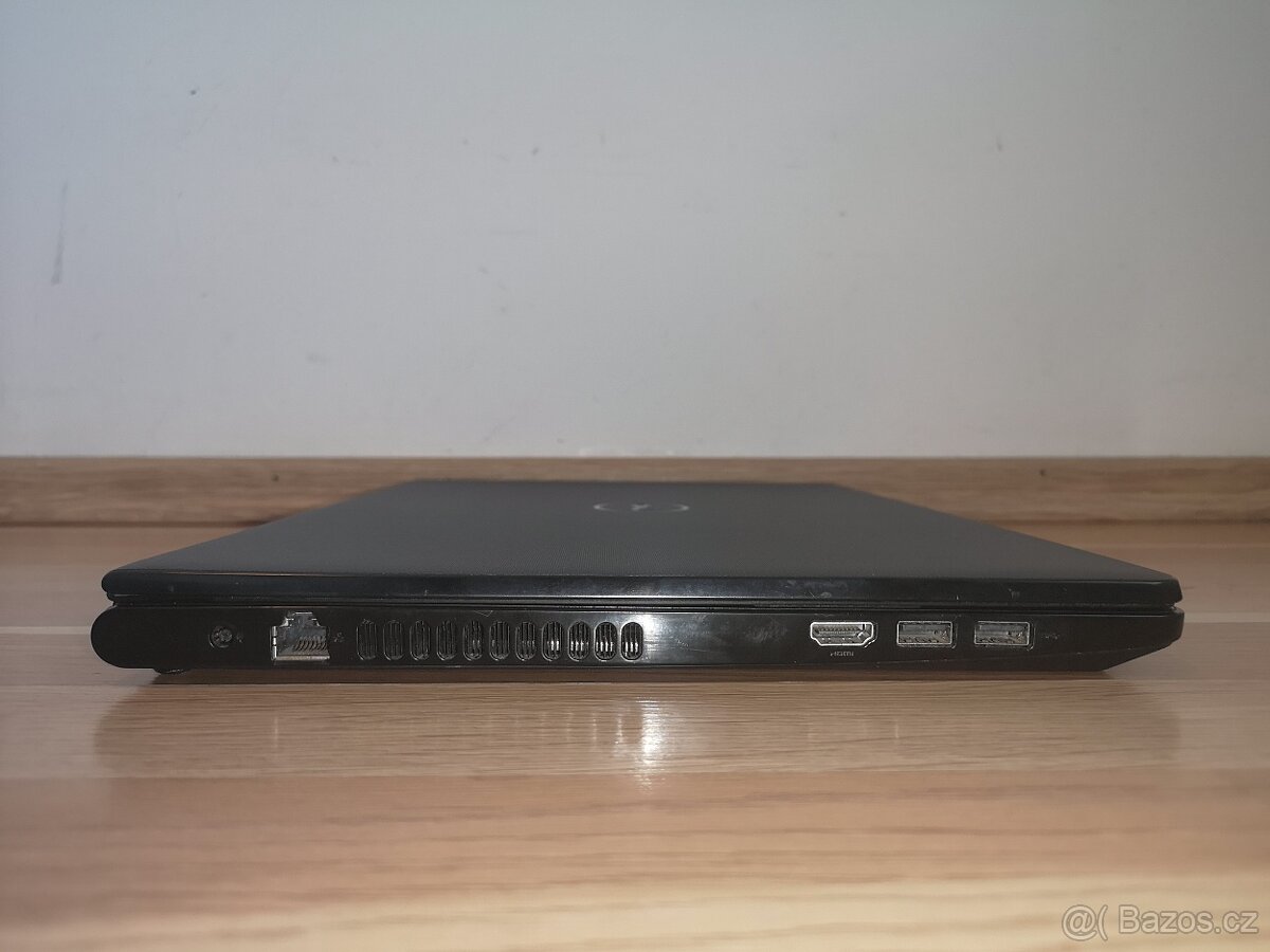 Čtyřjádrový notebook Dell Inspiron 15 3000 - 4