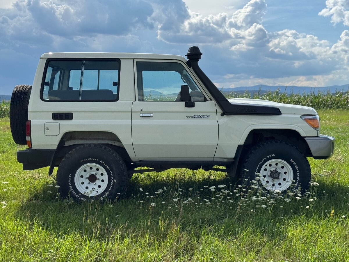 Toyota Land Cruiser 70 3.0 TDI - 4