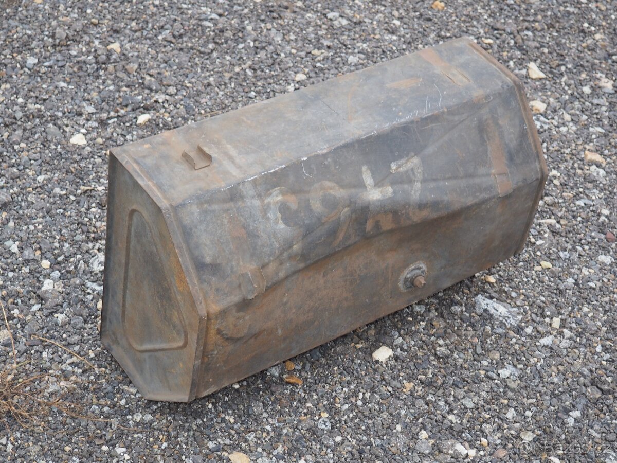 Nádrž na palivo (02) - 4