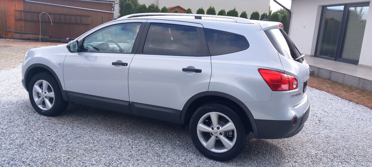 Nissan Qashqai +2 2.0i - 4