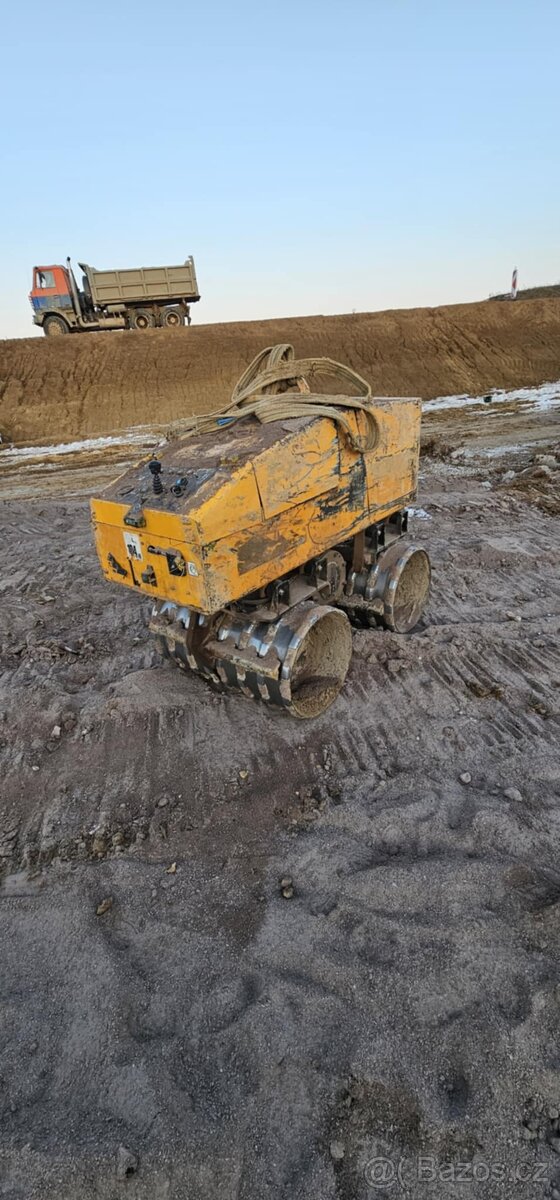 Valec ježko jcb - 4