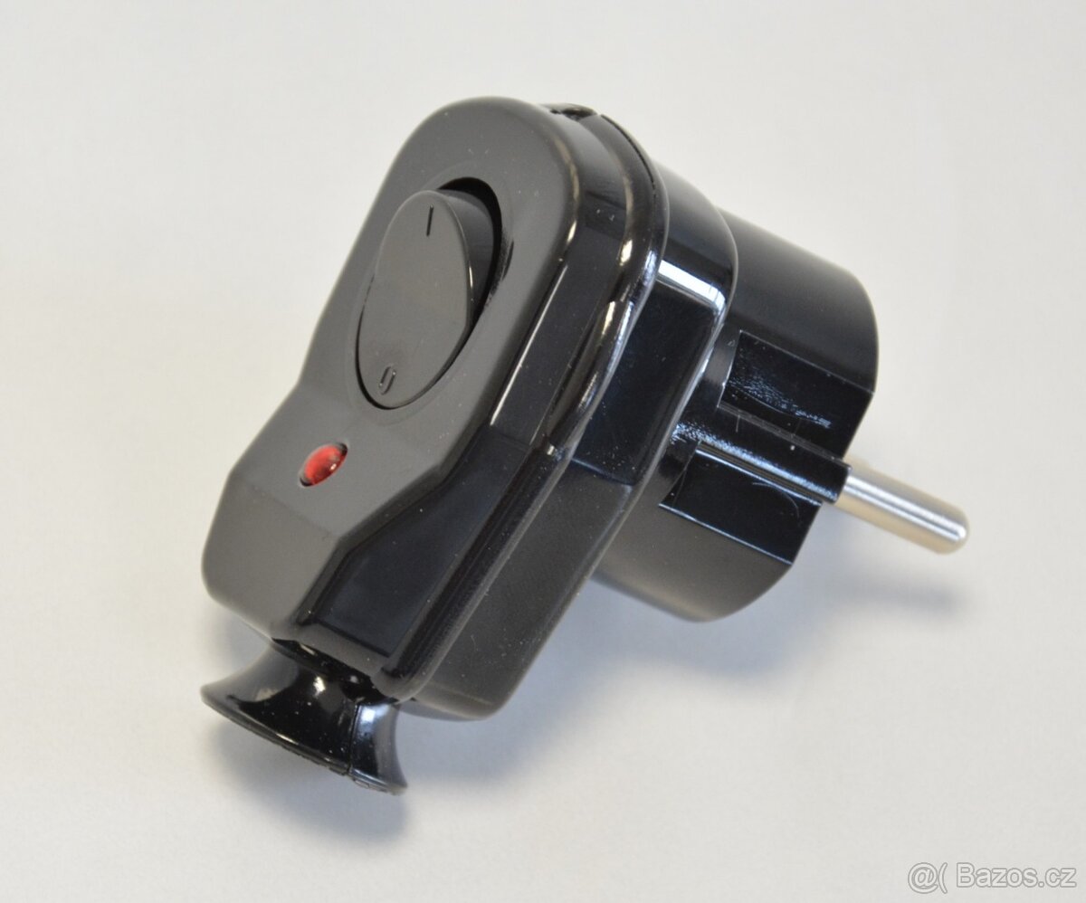 Síťová vidlice s vypínačem a kontrolkou ČERNÁ - 4