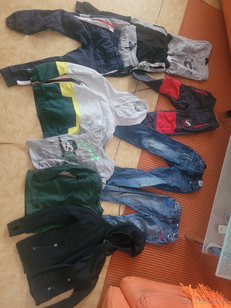 hracky,hry,knihy,boty,obleceni,boby,kolobezka vse dohromasy - 4