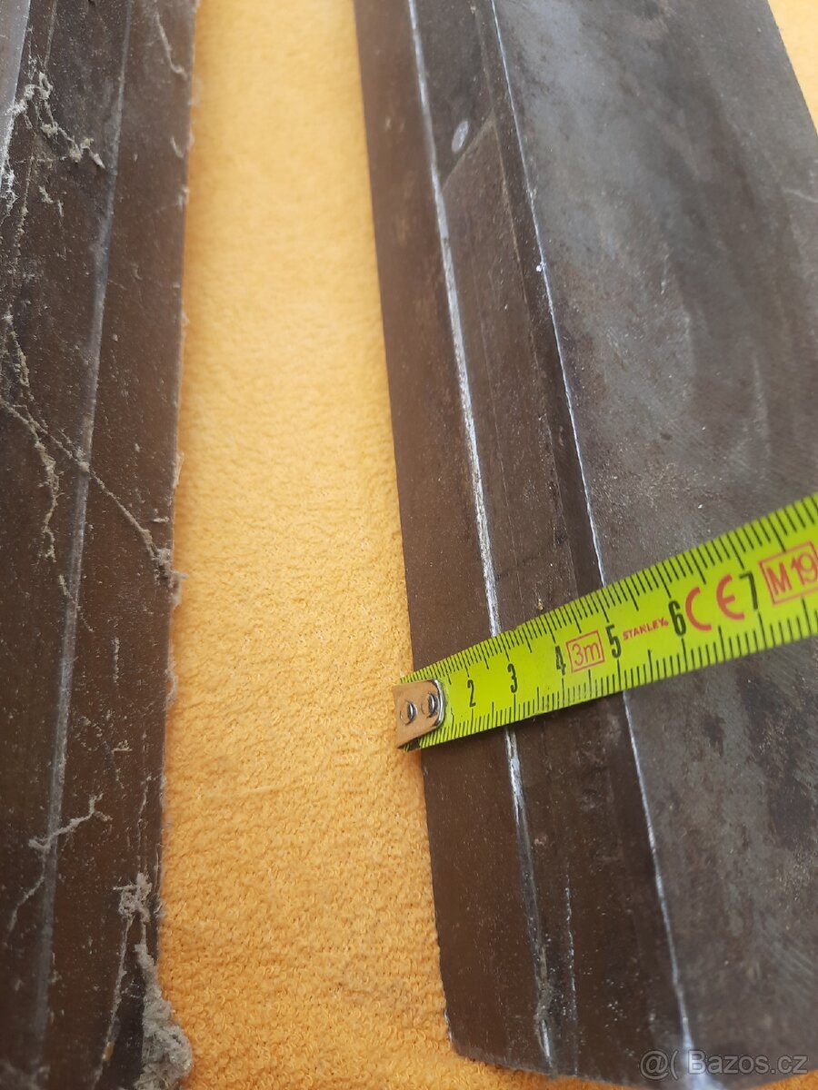 Prodám pravítko k obráběcím strojům,motor 5.5kw,vozíky - 4