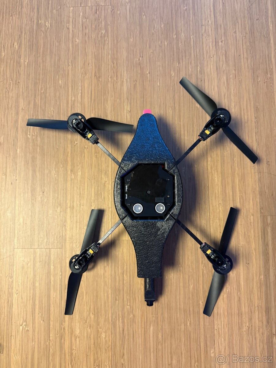Dron Parrot AR - 4