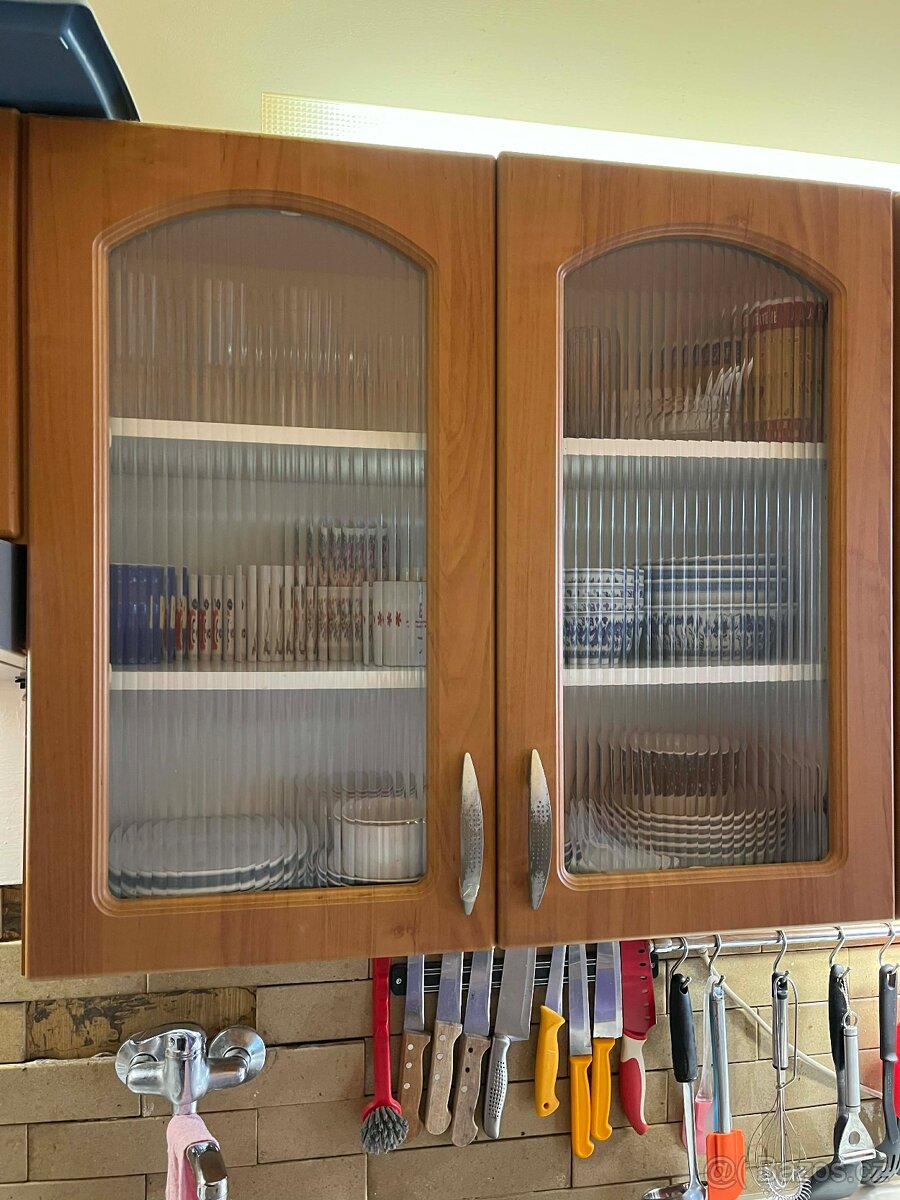 Kuchyňská linka + skříňky - 4