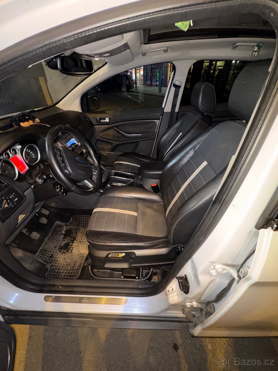 FORD KUGA - 4
