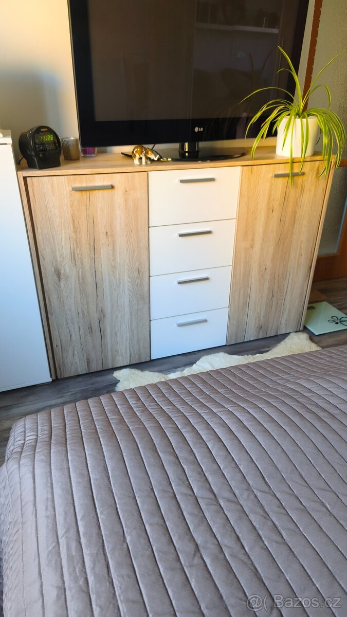 Skříň, komoda a noční stolky - 4
