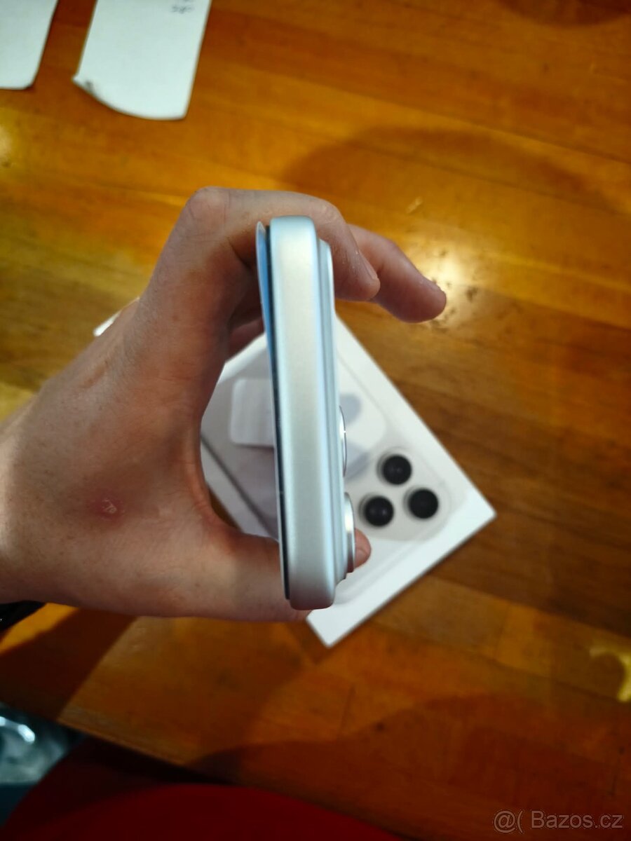 Apple iPhone 17 Pro Max 256GB Silver ZÁNOVNÍ - 4