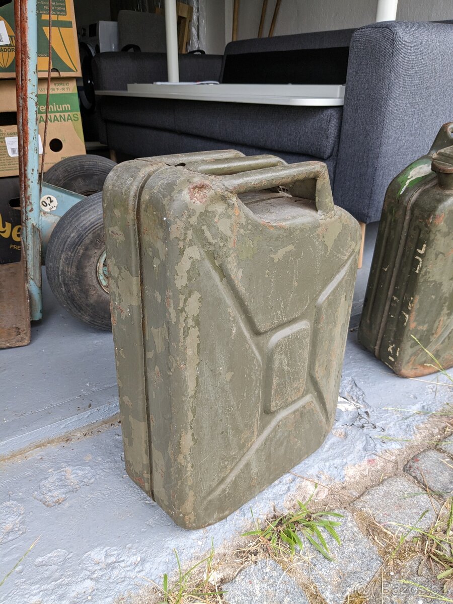 Vojenské plechové 20l kanystry - 4