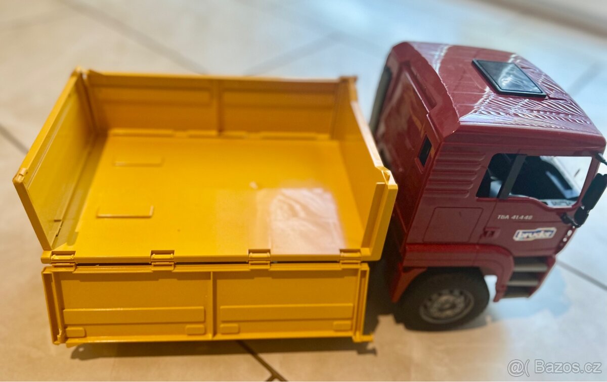 Prodám nákladní auto Man s bagrem Bruder - 4