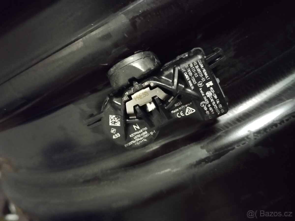 4 plechové disky s TPMS ventilky - 4