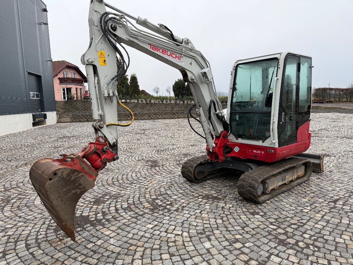 Minibagr Takeuchi TB240 - 4