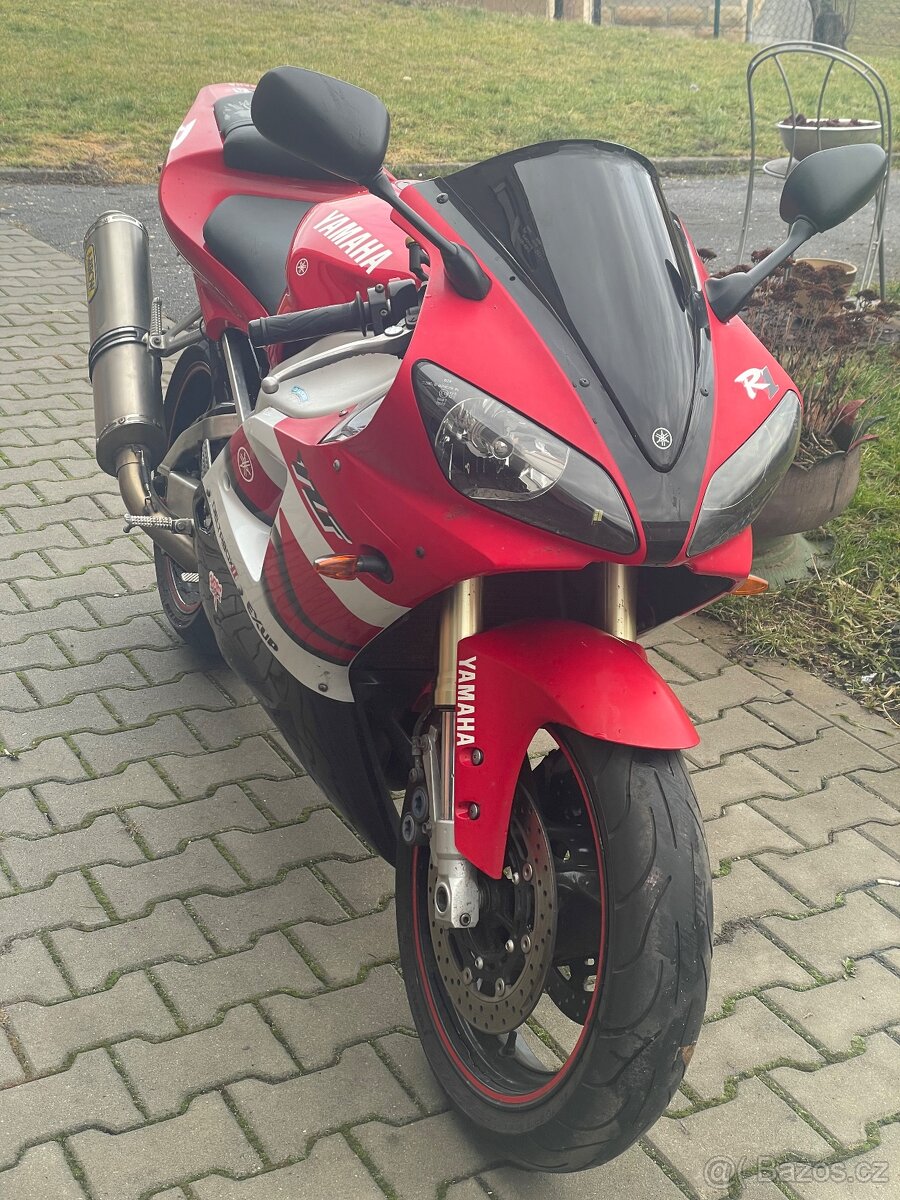Prodám Yamaha YZF-R1 (2000) – ikonická červeno-bílá edice, z - 4
