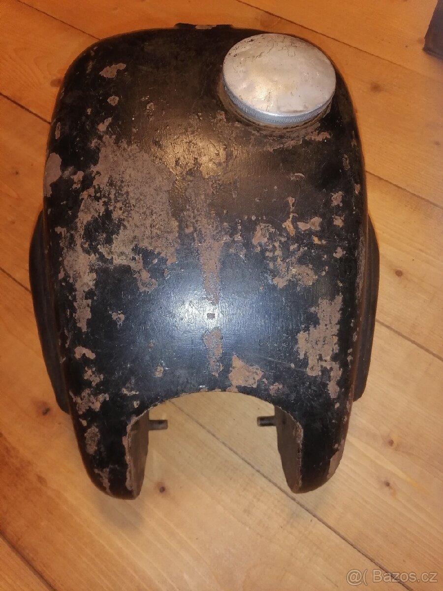 Nádrž na starý motocykl MZ - 4