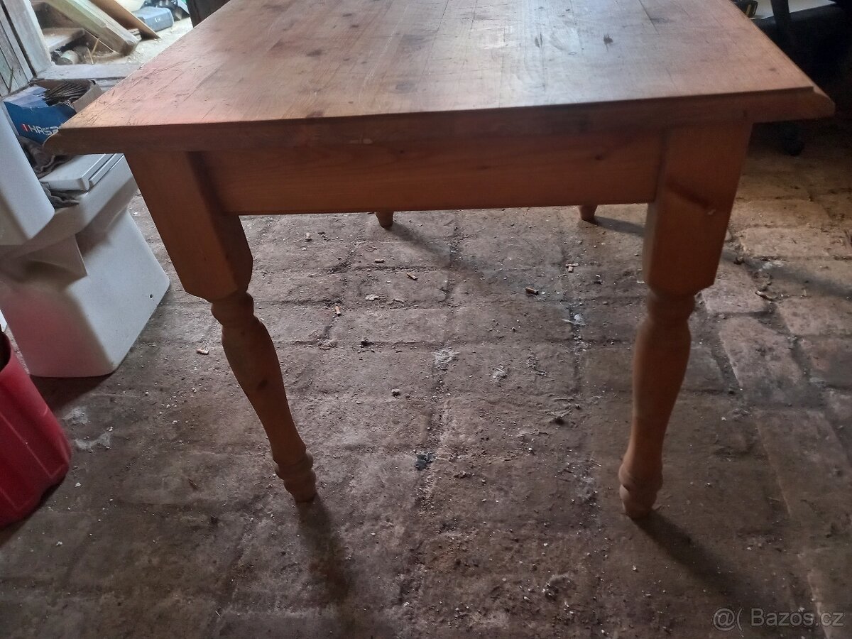 Dreveny jidelni stul - 4