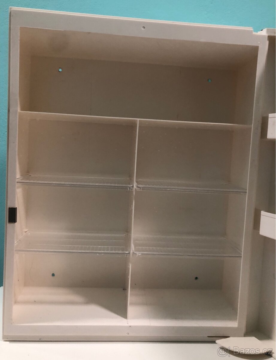 Plastová skříňka se zrcadlem (sleva) - 4