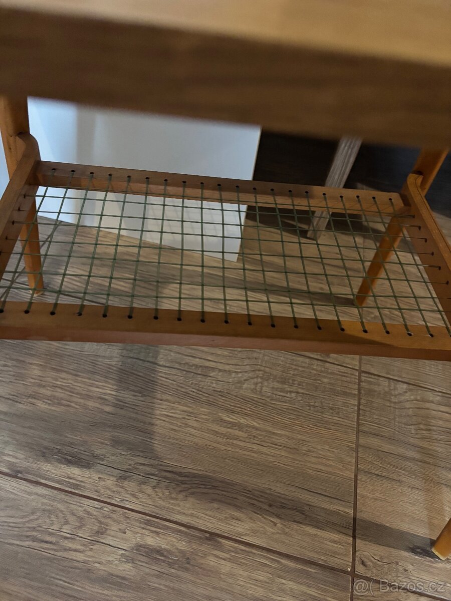 Dřevěný stolek - 4