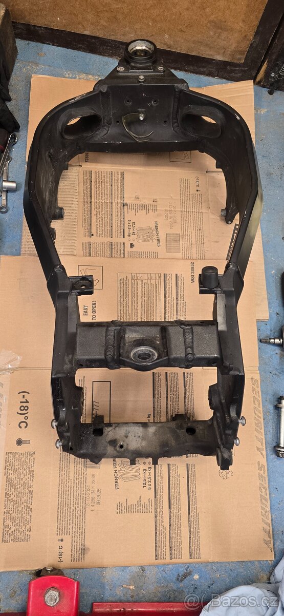 GSXR 750 K4-5 Rám s TP - 4
