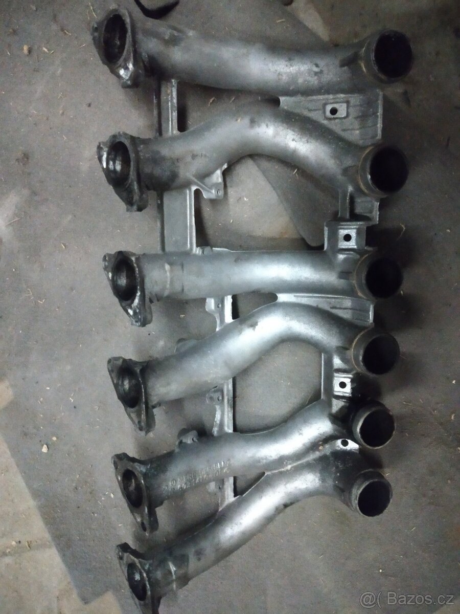 W124 300D víko motoru - 4