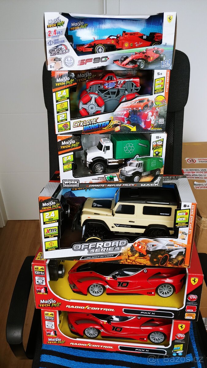 MAISTO OFFROAD LAND ROVER DEFENDER - AUTO RC - 4
