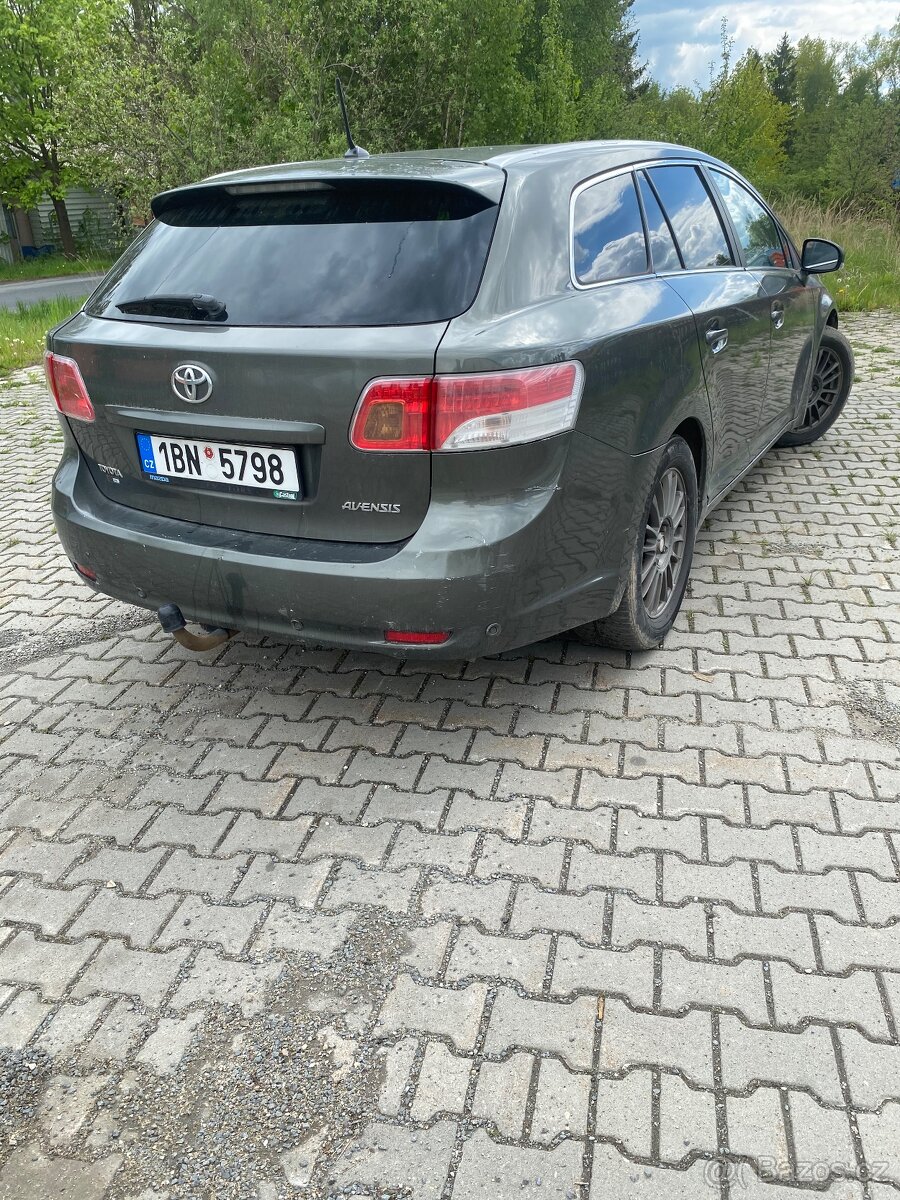 Avensis - 4