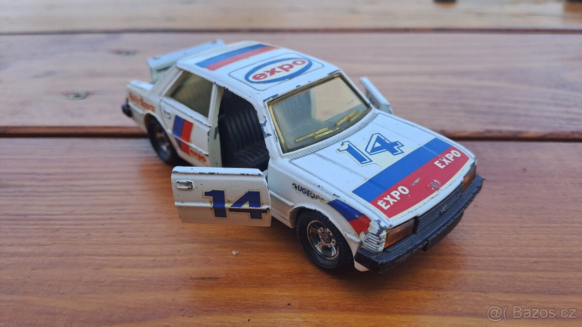 Peugeot 305 matchbox - 4