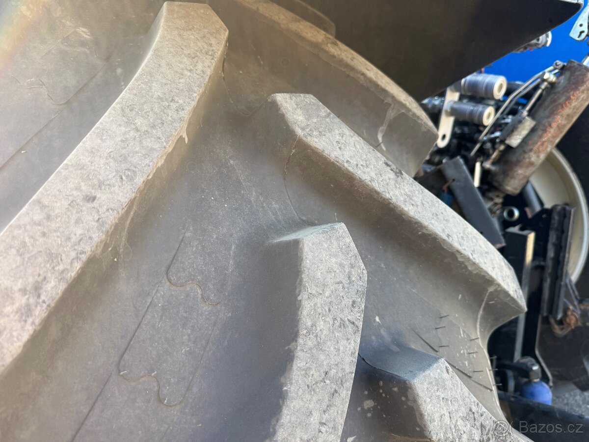 Traktor New Holland T 6090 - 4