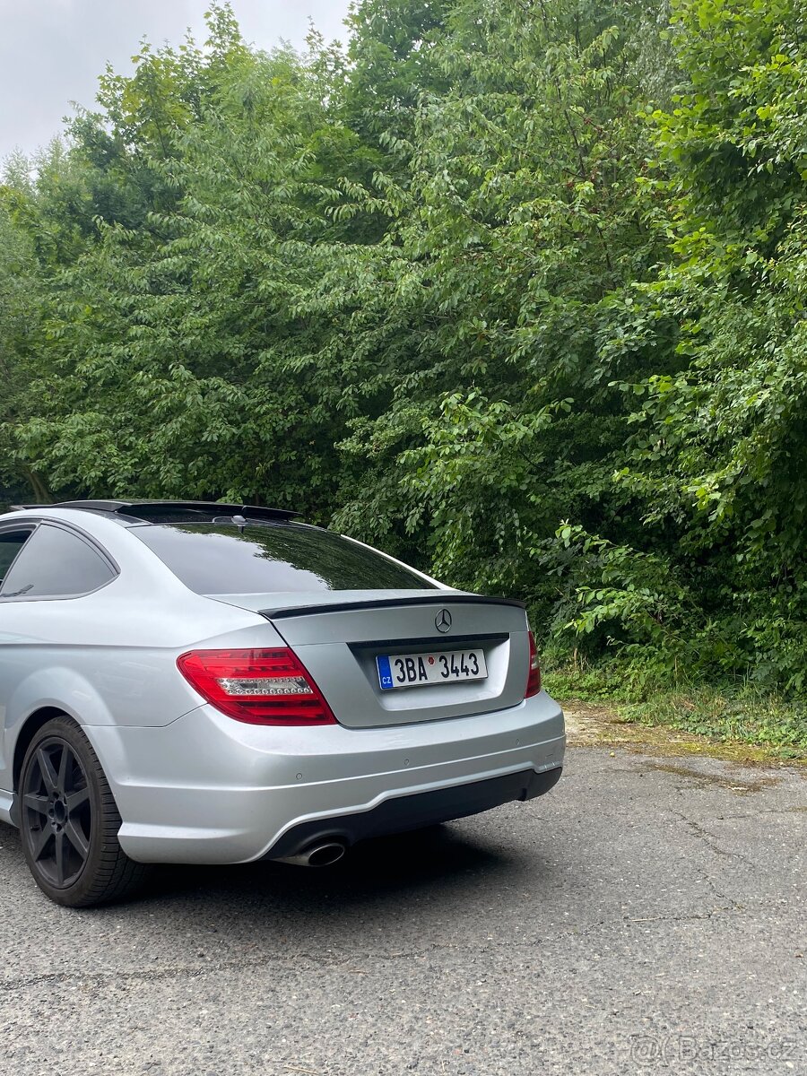 Mercedes benz w204 coupe - 4