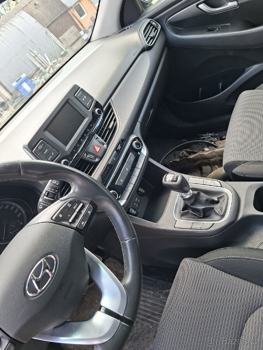 Hyundai I30 1.6 crdi NOVÁ CENA - 4