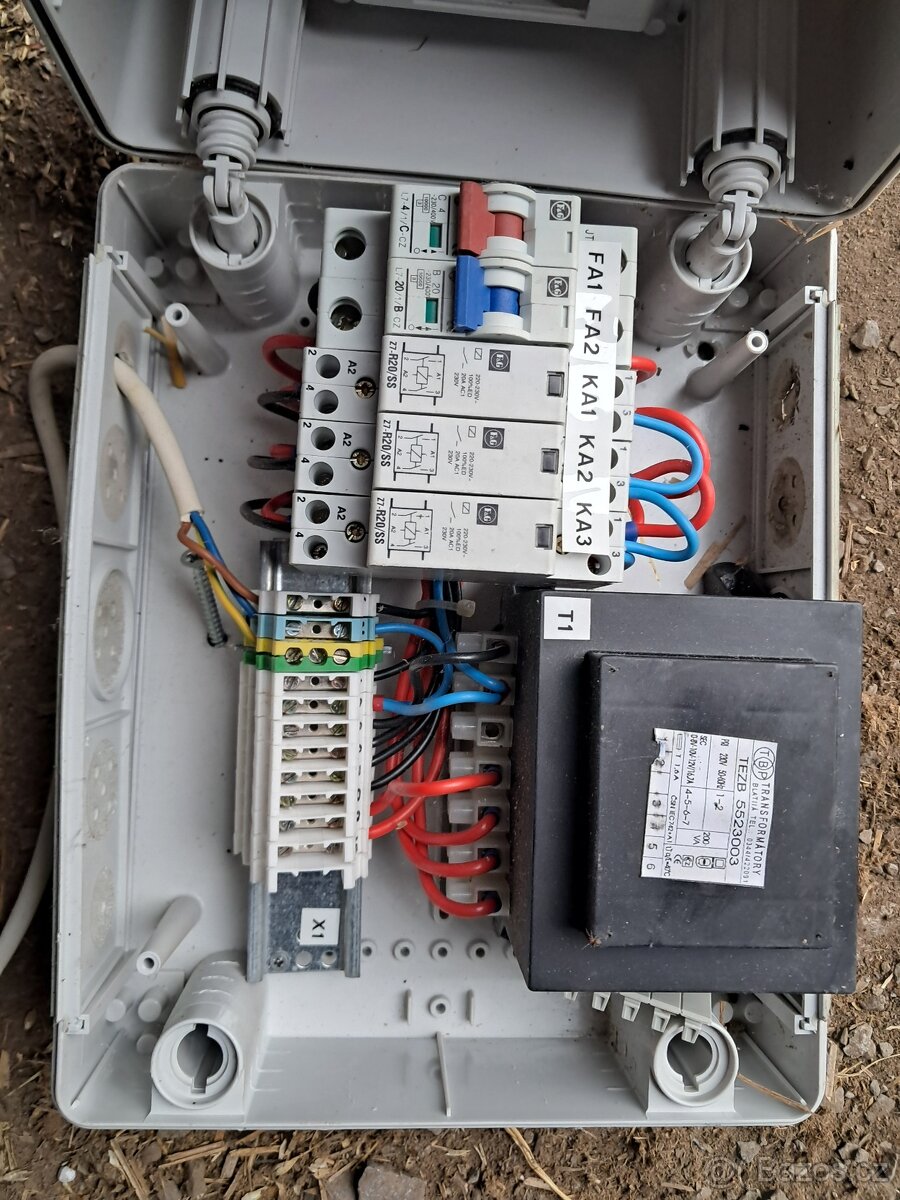 Elektro skříň s vybavením, jistič, relé, trafo - 4