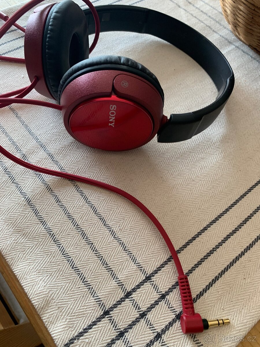 Sluchátka zn. Sony - 4