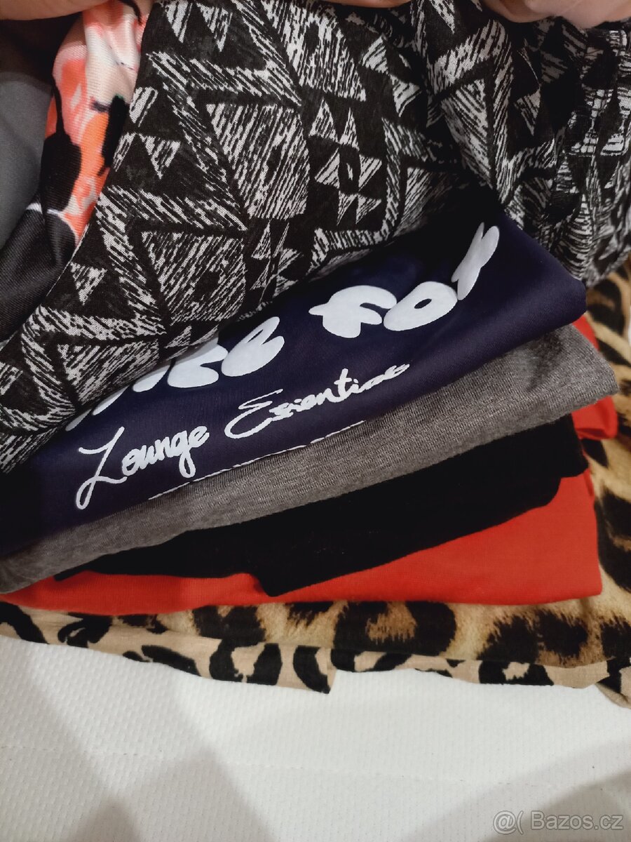 Balík oblečení S/M daruji za odvoz - 4