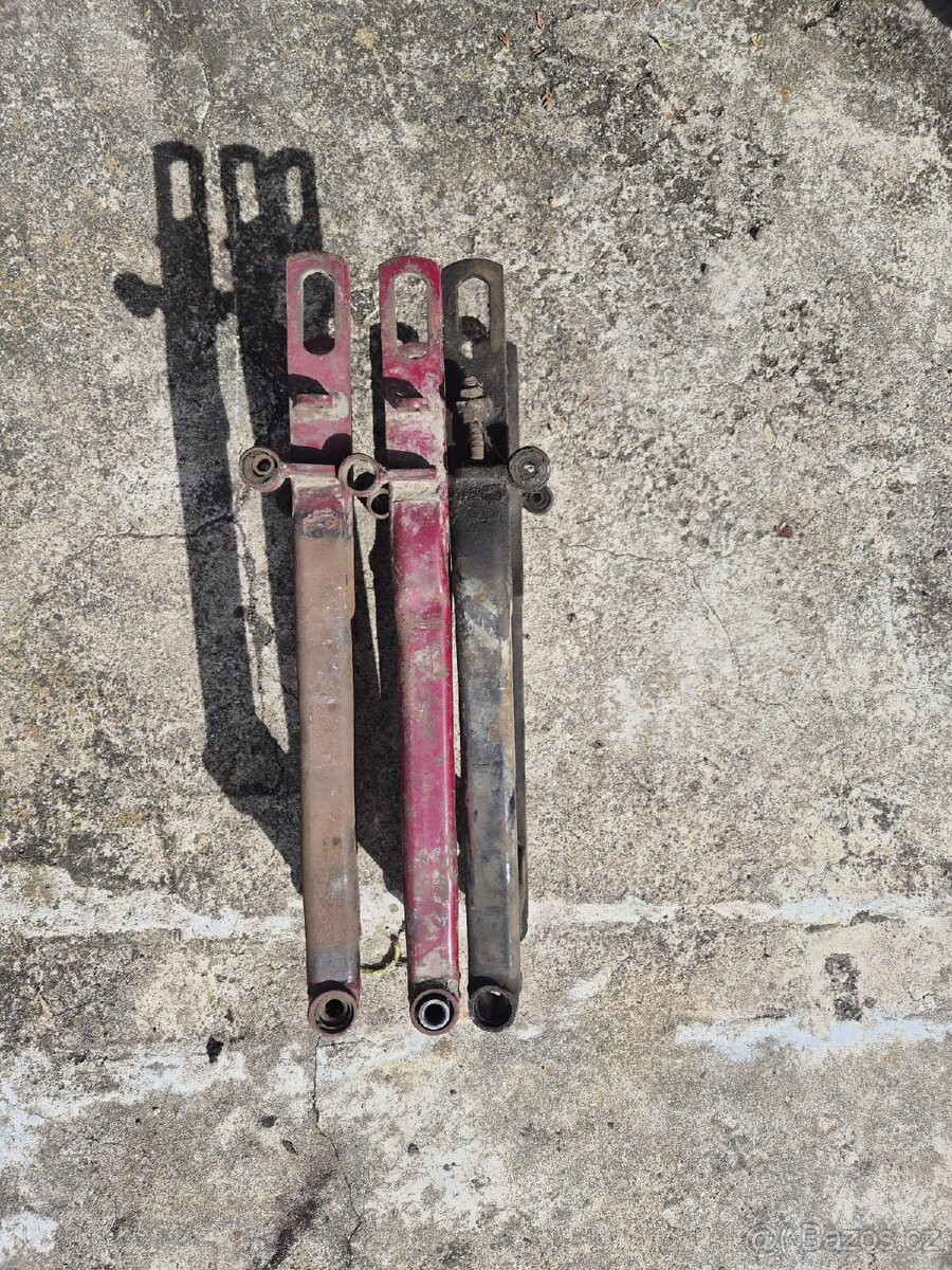 Prodám zadni kyvnou vidlici Čz 250/475 sport. - 4