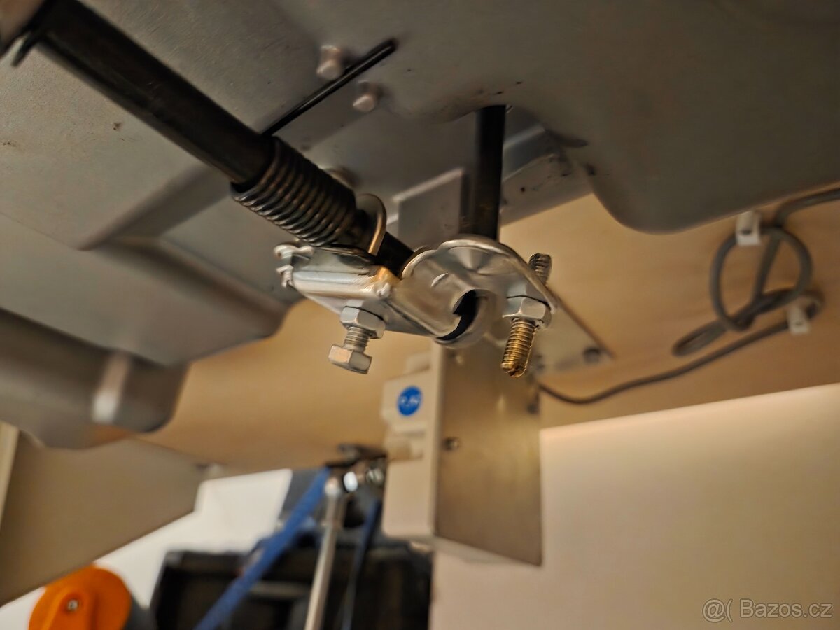 ŠICÍ STROJE PRŮMYSLOVÉ, ALE TAKE NA DOMA - 4